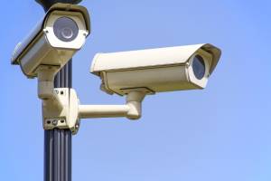 Apsaugos sistemos: Kodėl verta pasirūpinti apsaugine signalizacija ar vaizdo stebėjimo sistema?