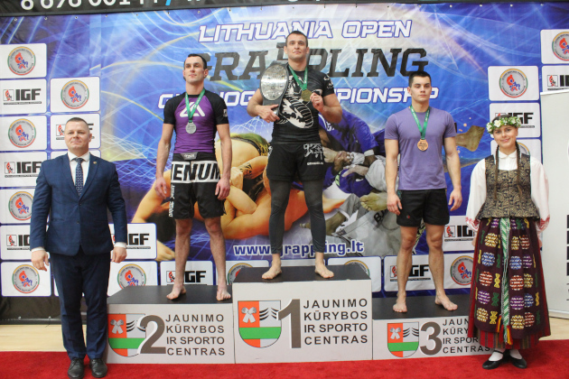 LIETUVOS ATVIRAS GRAPPLING ČEMPIONATAS ŠAKIUOSE: ABSOLIUČIŲ ČEMPIONŲ DANIELIAUS GRĖBLIŪNO IR MIGLĖS NEMANYTĖS TRIUMFAS