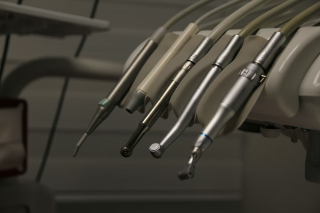 Dantų implantacija: dažniausiai užduodami klausimai ir profesionalūs atsakymai
