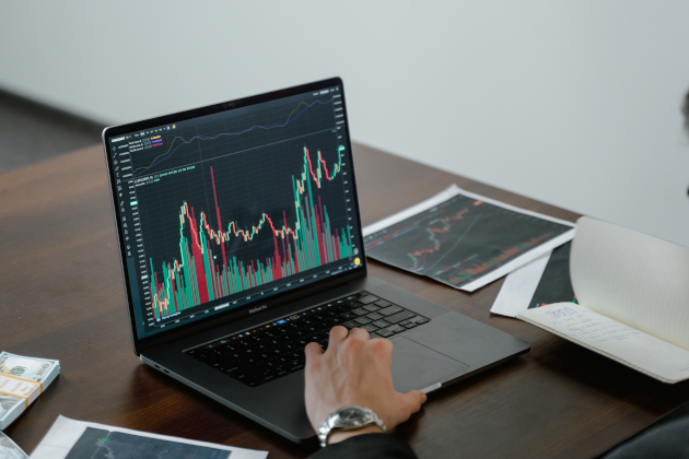 Investavimas pradedantiesiems: ką svarbu žinoti prieš priimant finansinius sprendimus?