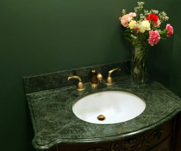 Granito ir marmuro stalviršiai – išskirtinis virtuvės, vonios interjero akcentas
