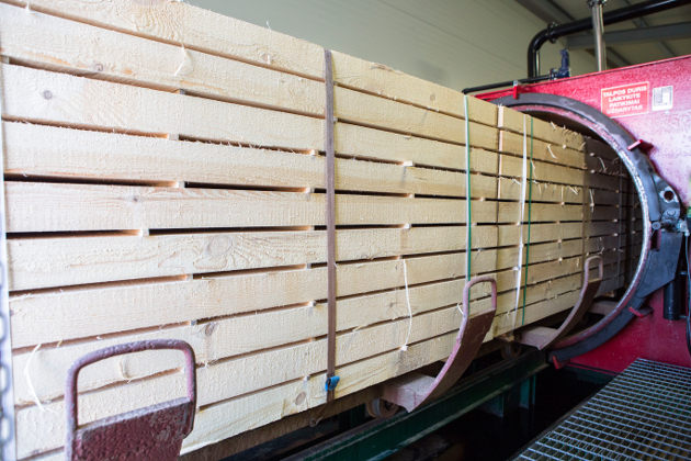 Statybinė mediena padengta giluminiu impregnavimu - ilgaamžė ir atspari oro sąlygoms mediena