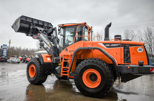 Doosan nedidelė, bet galinga specializuota statybinė technika 