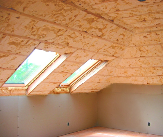 Šlaitinių stogų šiltinimas: Kodėl verta šiltinti namo stogą GAMO termovata?