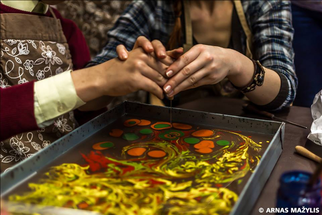 Tapymo ant vandens studijos EBRU ART neformalaus ugdymo programa: Ebru – raktas į šeimos gerovę