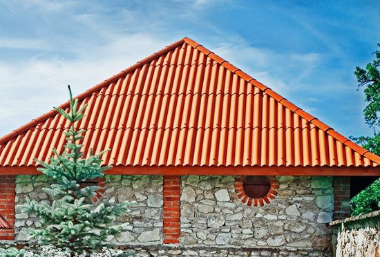 Kurios stogų dangos tinkamiausios renovuojamam namui?