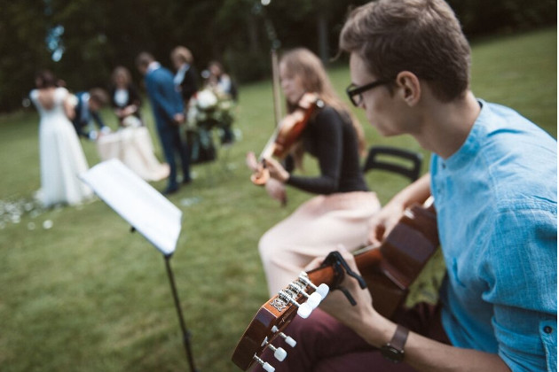 Gyva smuiko muzika Jūsų šventėms, renginiams ar tiesiog gražioms akimirkoms - SMUIKININKĖ IEVA