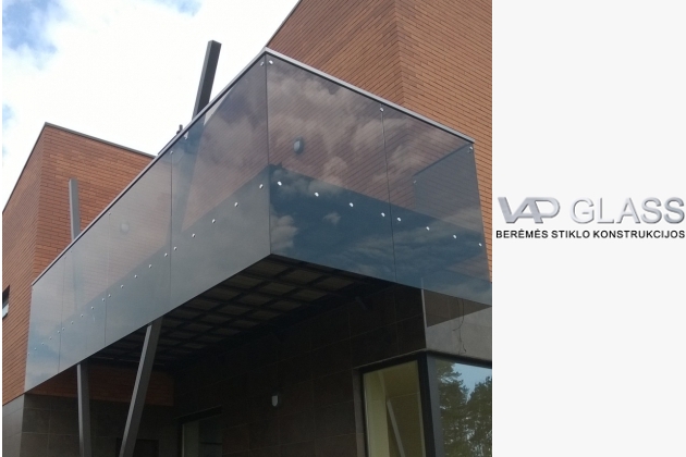 Berėmio stiklo stogeliai ir stogai – inovatyvios VAP GLASS stiklo konstrukcijos eksterjerui