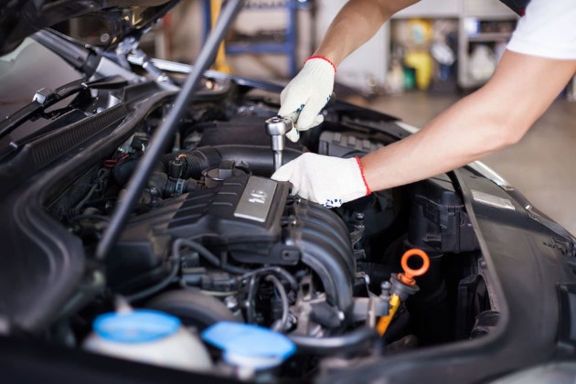Automobilių mechaniko mokymai siekiantiems įgyti, atnaujinti ar įtvirtinti šios srities žinias