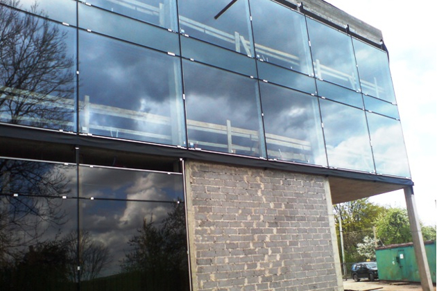 DRŪTAS, UAB - plastikiniai ir mediniai langai, durys, aliuminio ir berėmio stiklo konstrukcijos, balkonų stiklinimas