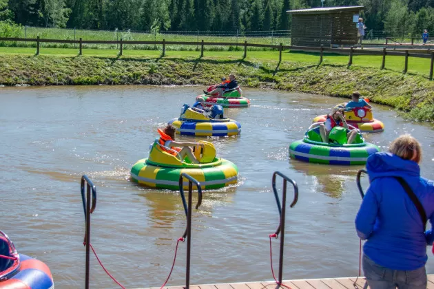 Adovis, UAB - Labirintų parkas Anykščiuose – pramogų ir atrakcionų parkas tiek mažiems tiek dideliems, Apverstas namas