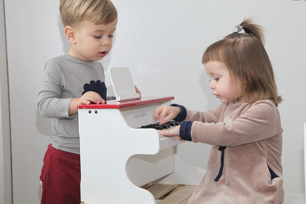 MAŽI BASI, VŠĮ - vaikų laisvalaikio ir užimtumo studija kviečia visus mažus ir didesnius vaikučius žaisti, kurti ir švęsti savo šventes!