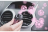 Kodėl pavojinga kabinti automobilio kvepalus ant veidrodėlio?