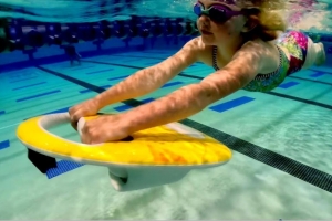 Elektrinė plauklentė LESWIM – vaikams, norintiems išmokti plaukti