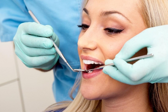 Dantų implantavimas su naujausia TREFOIL implantavimo metodika