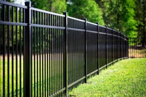 Metalinės tvoros – kaip pasirinkti segmentinę tvorą?