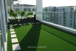 Dirbtinė dekoratyvinė veja ROYAL GRASS® mėgstantiems praktiškumą ir sodrias spalvas 