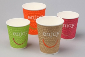 Ryškių spalvų vienkartiniai puodeliai dvigubomis sienelėmis